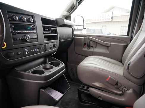 Used 2019 Chevrolet Express 2500 w/ Driver Convenience Package image 25