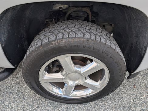 Used 2014 Chevrolet Suburban LS w/ All-Star Edition image 4