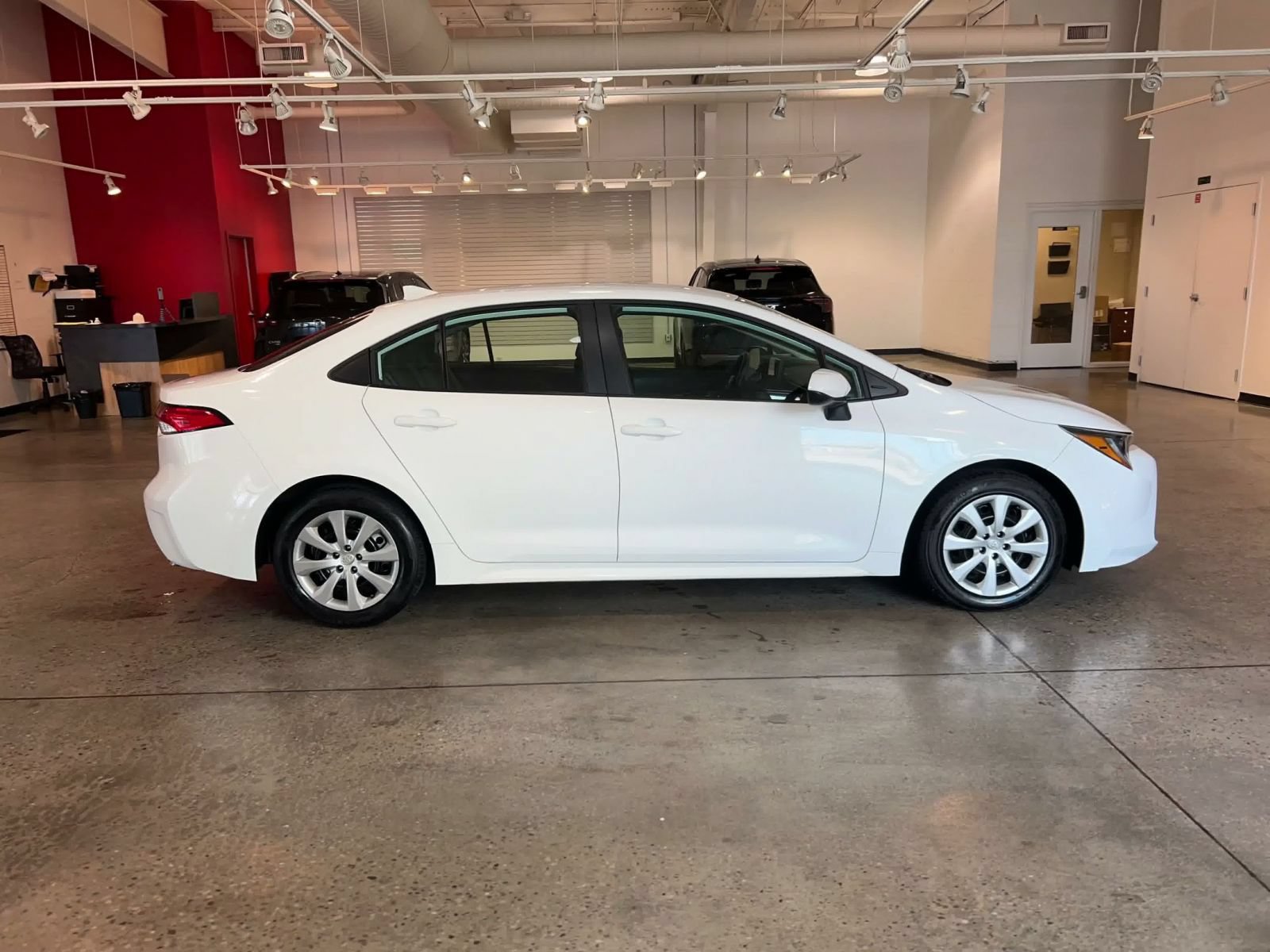 Used 2025 Toyota Corolla LE FWD image 15