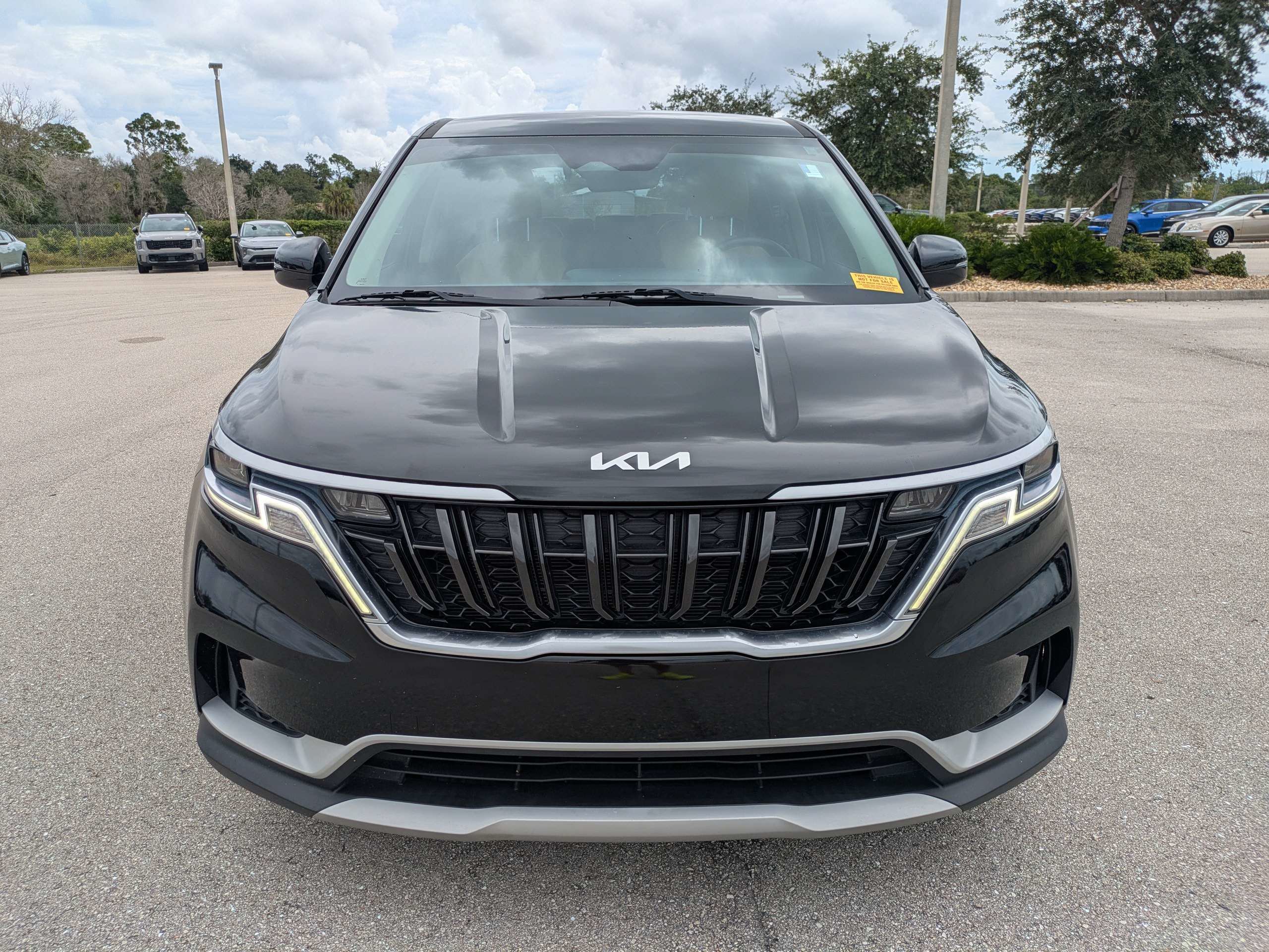Certified 2022 Kia Carnival LX FWD image 9