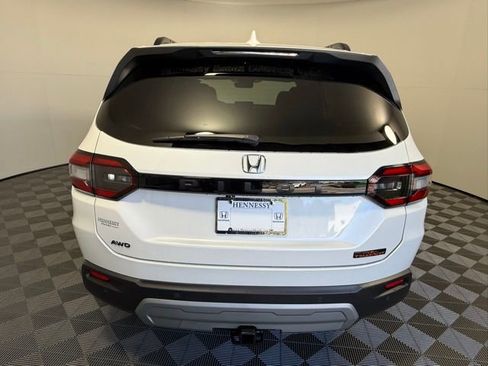 Used 2025 Honda Pilot TrailSport image 5