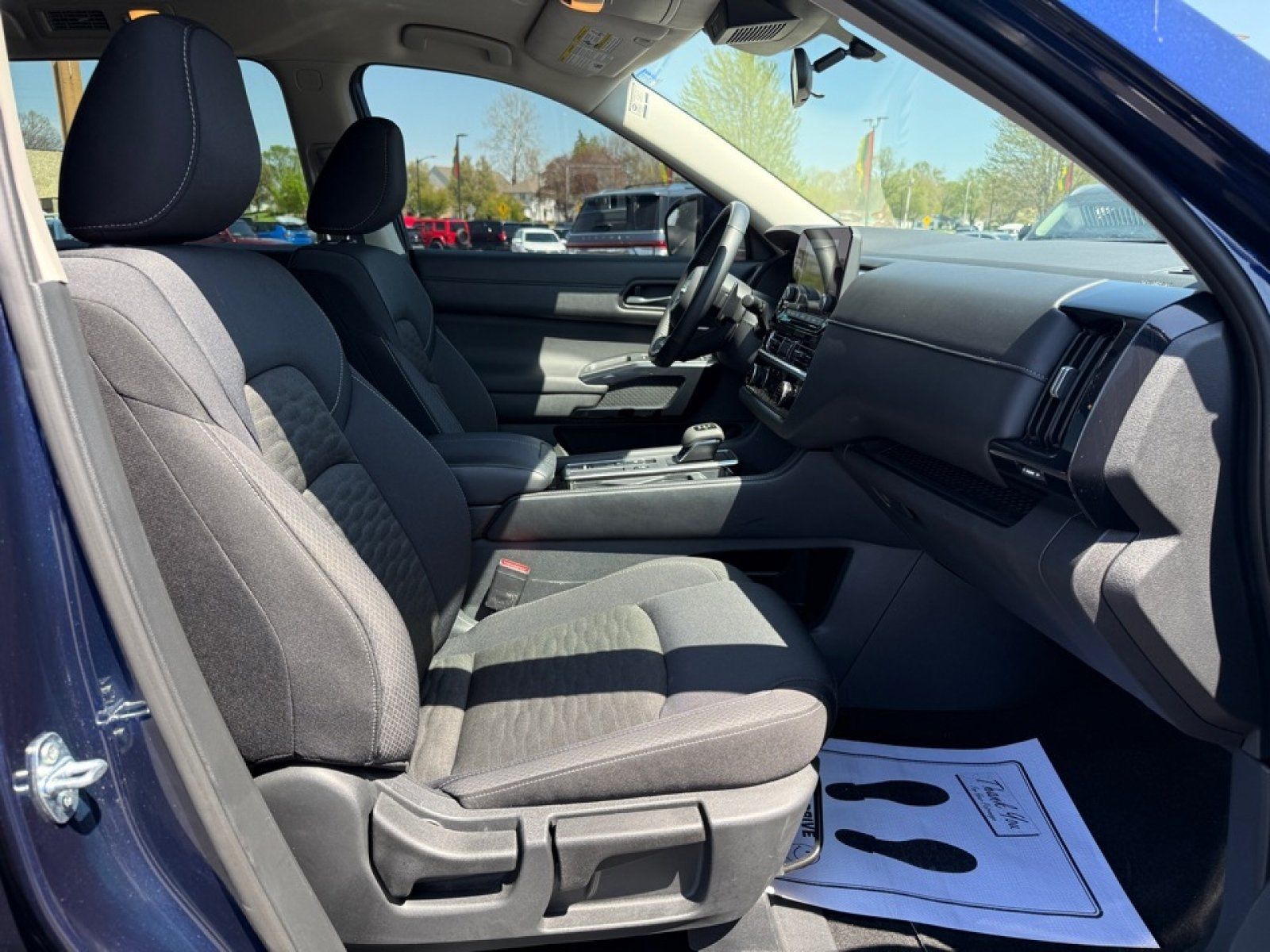 Used 2025 Nissan Pathfinder SV FWD image 21