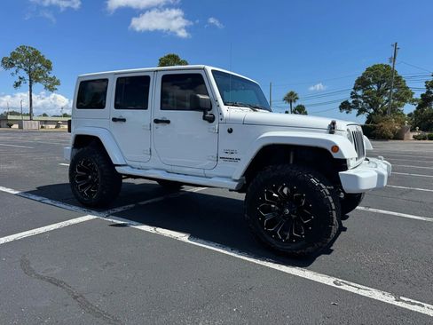 Used 2016 Jeep Wrangler Unlimited Sahara w/ Connectivity Group image 4