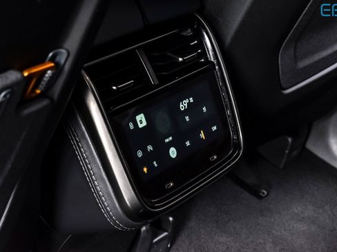 Used 2024 Rivian R1S Adventure image 19