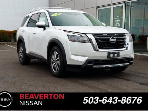 New 2025 Nissan Pathfinder SL image 1