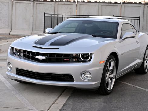 Used 2011 Chevrolet Camaro SS RWD image 3