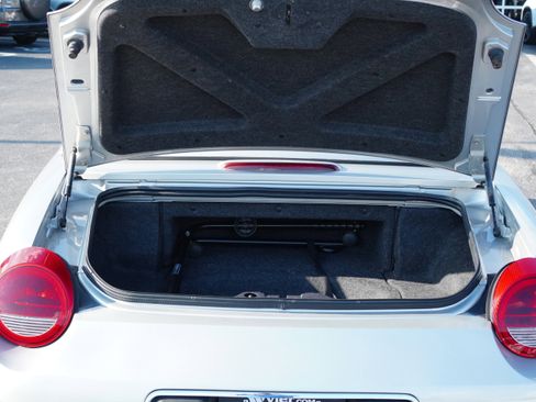 Used 2004 Ford Thunderbird image 8