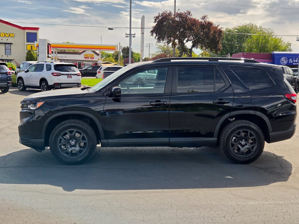 Used 2025 Honda Pilot TrailSport image 7