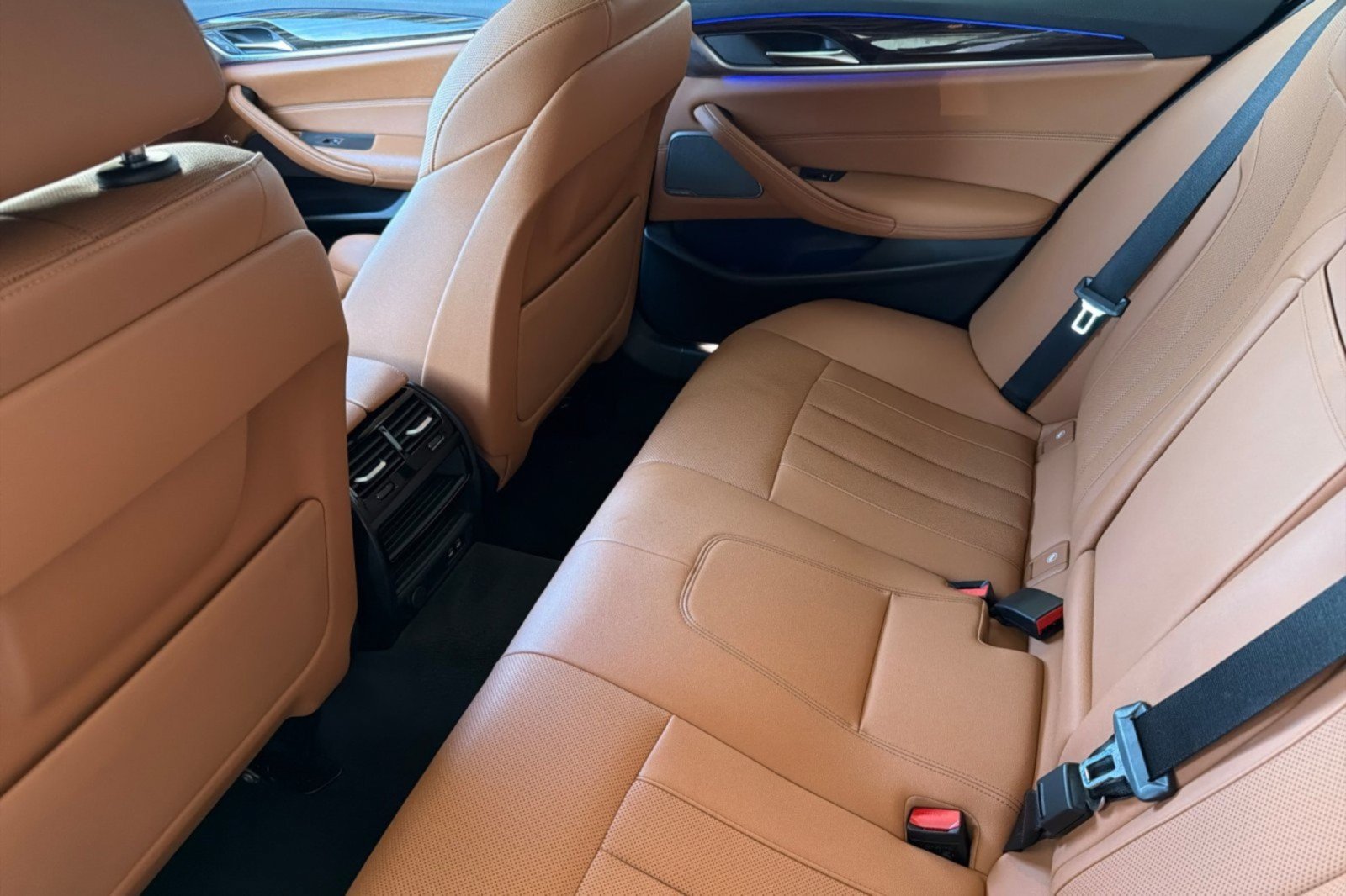 Used 2023 BMW 530i w/ M Sport Package RWD image 11