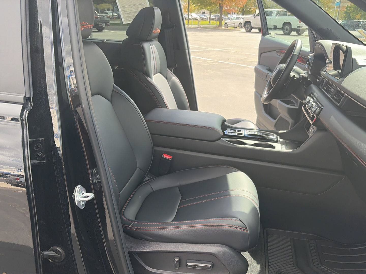 Used 2025 Honda Pilot TrailSport image 21