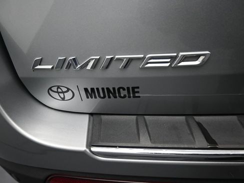 Used 2023 Ford Explorer Limited image 38