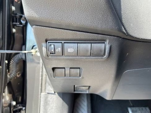 Used 2022 Toyota Corolla Cross LE AWD/4WD image 33