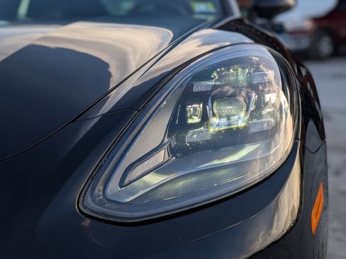 Used 2022 Porsche Panamera 4S image 17