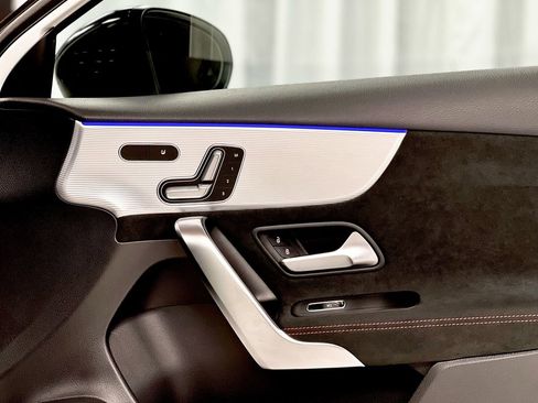 Used 2022 Mercedes-Benz A 220 4MATIC image 38