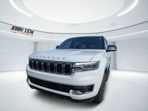 Used 2024 Jeep Wagoneer L Base w/ Premium Group I image 6