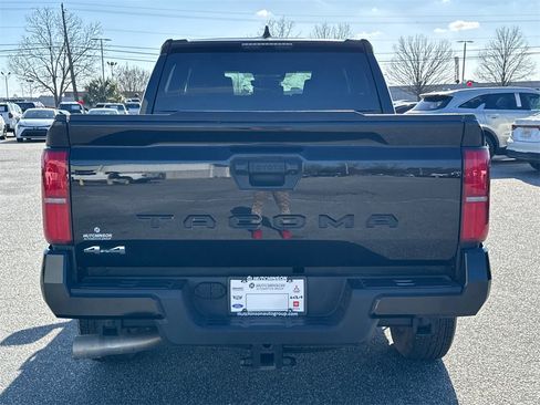Used 2025 Toyota Tacoma SR5 image 4