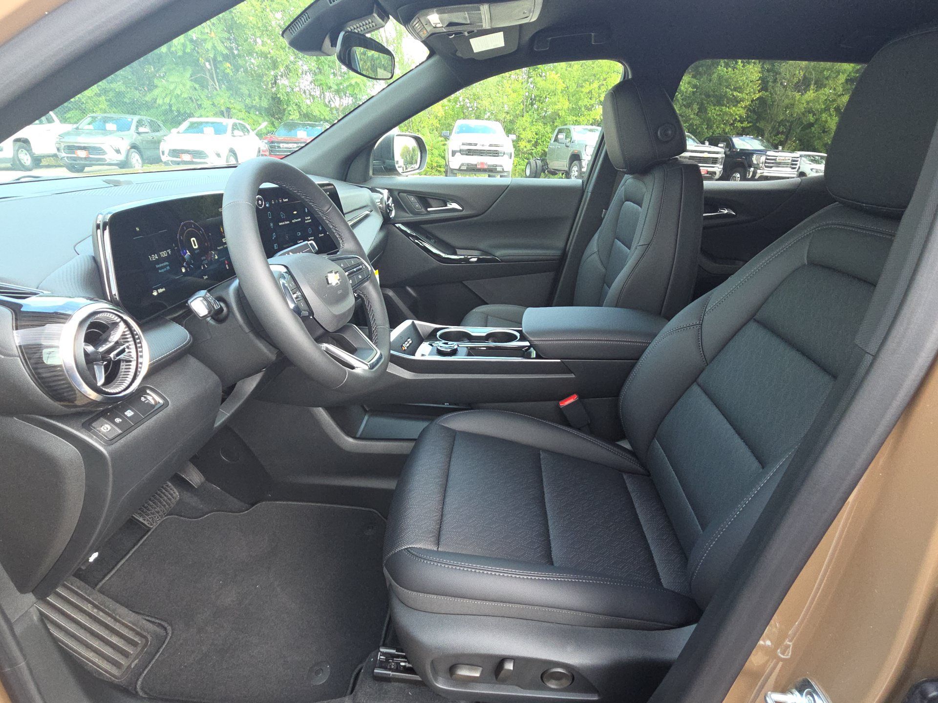 New 2027 Chevrolet Equinox LT w/ Convenience Package II FWD image 15
