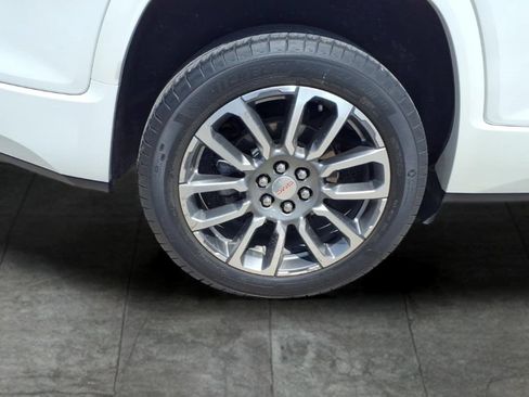 Used 2023 GMC Acadia Denali w/ Denali Ultimate Package FWD image 27