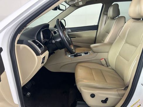 Used 2018 Jeep Grand Cherokee Limited AWD/4WD image 11