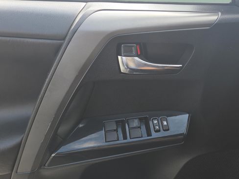 Used 2017 Toyota RAV4 SE image 37