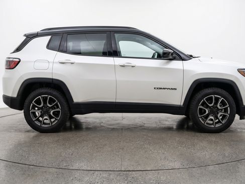 Used 2025 Jeep Compass Trailhawk AWD/4WD image 11