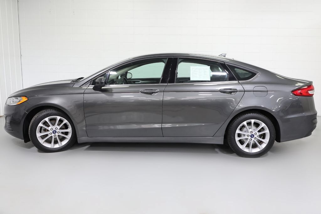 Used 2020 Ford Fusion SE FWD image 12