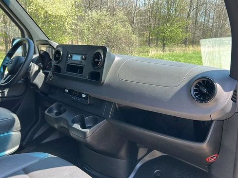 Used 2022 Mercedes-Benz Sprinter 2500 image 55