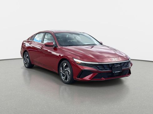 Certified 2025 Hyundai Elantra SEL image 3