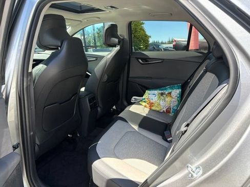 Used 2023 Kia Niro FWD image 7