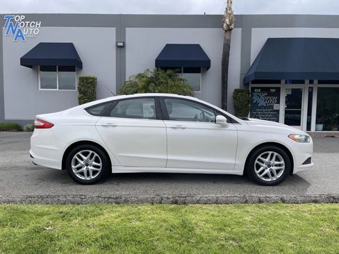 Used 2014 Ford Fusion SE image 4