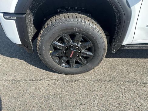 New 2026 GMC Sierra 2500 AT4 w/ AT4 Preferred Package AWD/4WD image 10