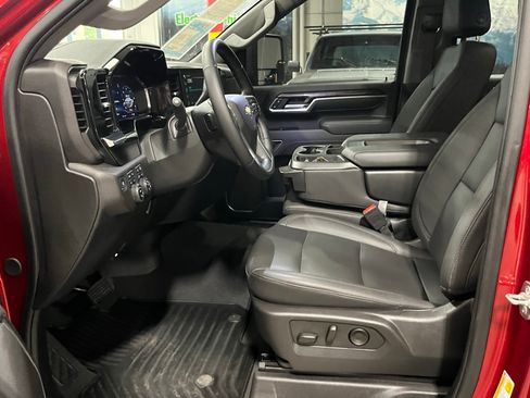 Used 2025 Chevrolet Silverado 3500 LTZ AWD/4WD image 19
