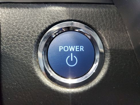 Used 2022 Toyota Camry XLE FWD image 31