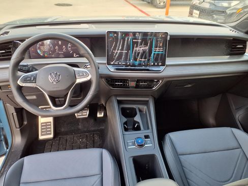 New 2026 Volkswagen Tiguan SE R-Line FWD image 10