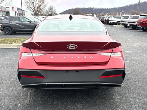 New 2026 Hyundai Elantra SE image 6