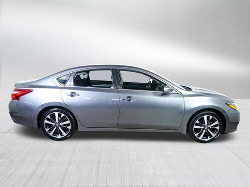 Used 2016 Nissan Altima 2.5 SR FWD image 8