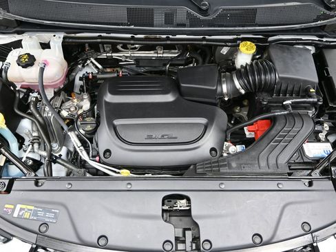 Used 2022 Chrysler Pacifica Touring-L w/ Uconnect Theater Family Group image 54