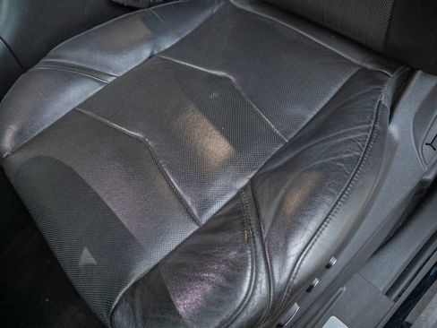 Used 2018 Cadillac Escalade 2WD image 30