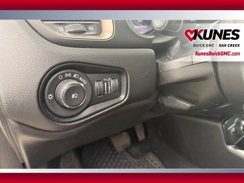 Used 2023 Jeep Renegade Latitude AWD/4WD image 10