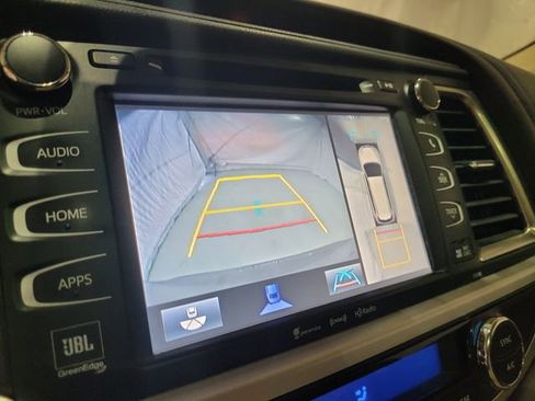 Used 2018 Toyota Highlander Limited Platinum image 11