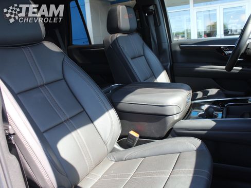 Used 2025 Chevrolet Tahoe High Country AWD/4WD image 32