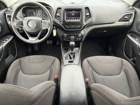 Used 2019 Jeep Cherokee Latitude w/ Popular Appearance Group FWD image 17