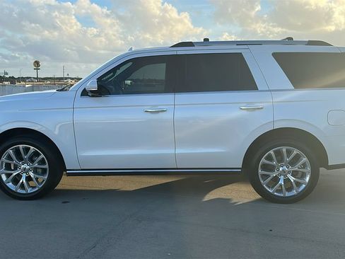 Used 2018 Ford Expedition Limited w/ Equipment Group 302A RWD image 11