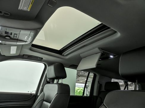 Used 2019 GMC Yukon XL SLT w/ Open Road Package image 12