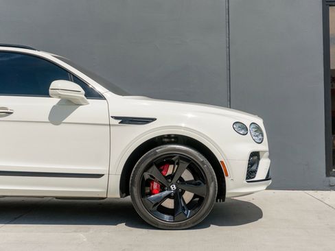Used 2023 Bentley Bentayga AWD/4WD image 37