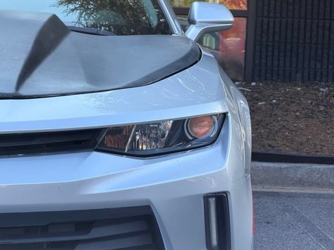 Used 2018 Chevrolet Camaro LT RWD image 5