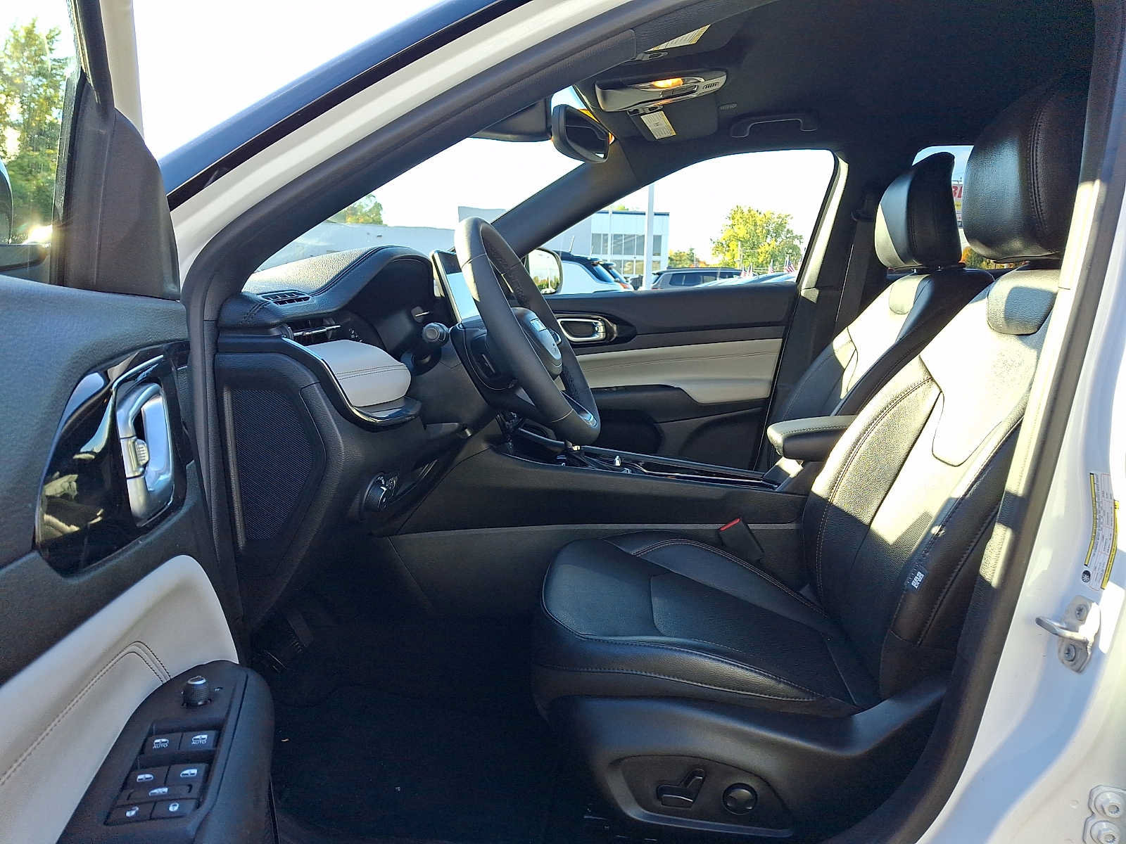 Used 2023 Jeep Compass Limited AWD/4WD image 14