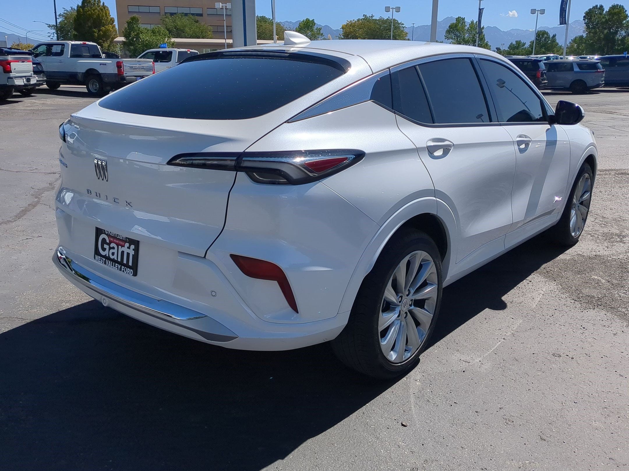 Used 2025 Buick Envista Avenir FWD image 3