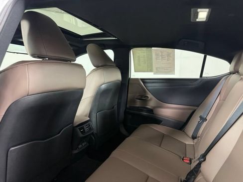 Certified 2025 Lexus ES 300h w/ Premium Package FWD image 33