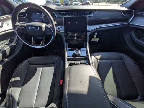 New 2025 Jeep Grand Cherokee Limited w/ Black Appearance Package image 13